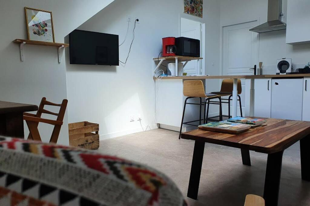 Ferienwohnung Vol De Nuit - Balade Urbaine Au Centre D'Épernay Exterior foto